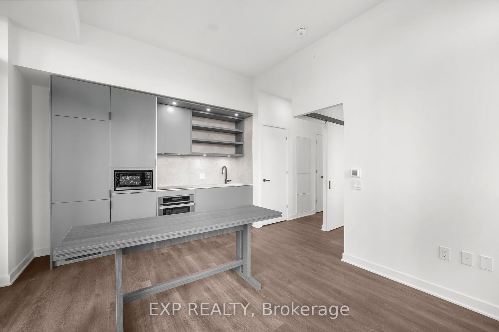 55 Charles St E, unit 1012 for rent