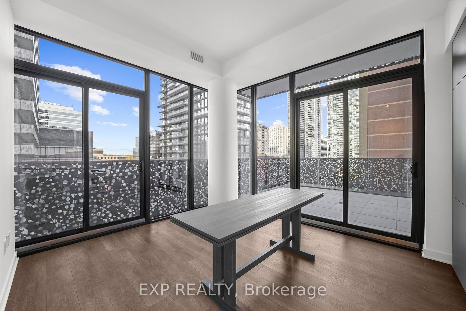 55 Charles St E, unit 1012 for rent