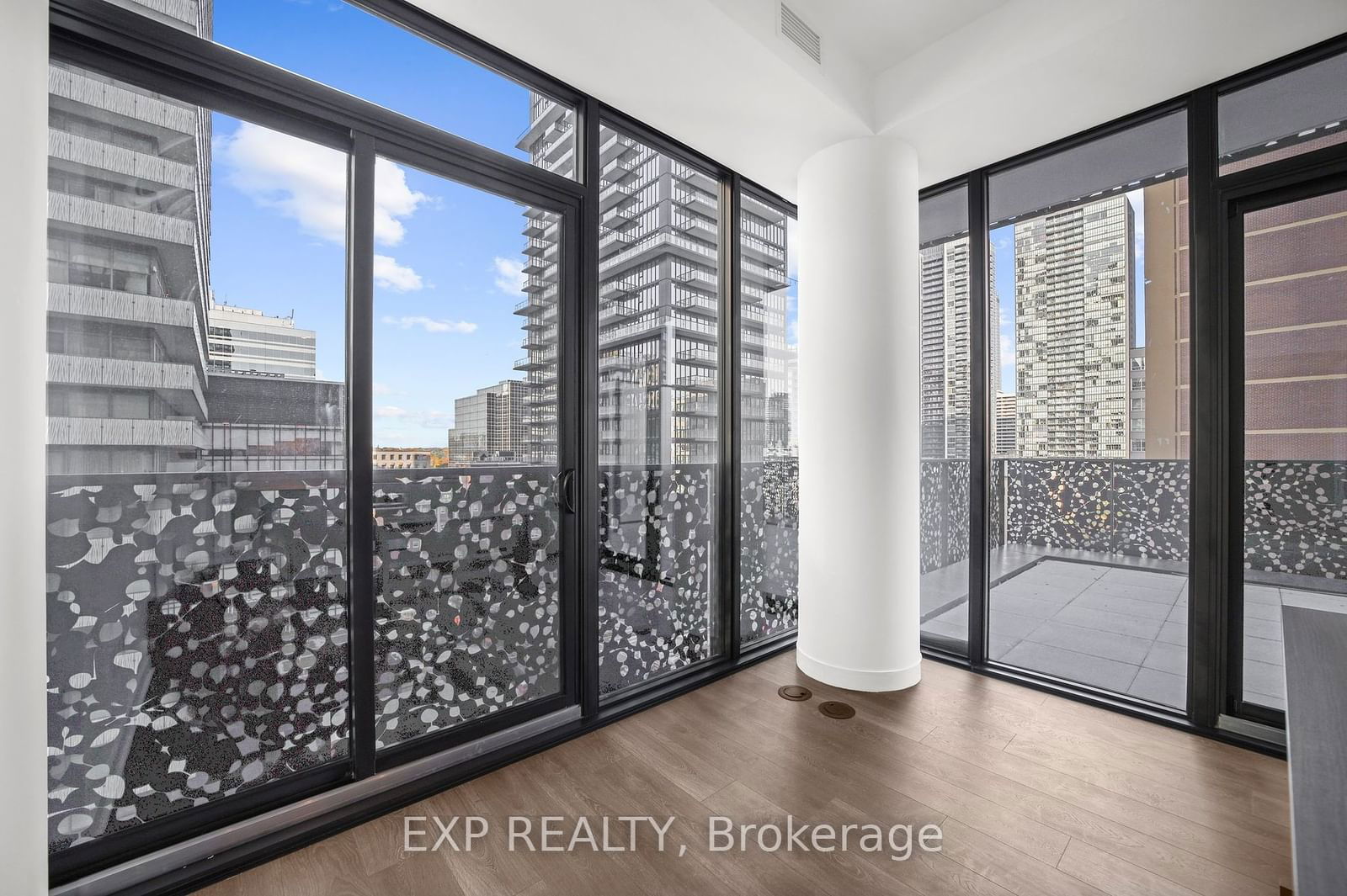 55 Charles St E, unit 1012 for rent