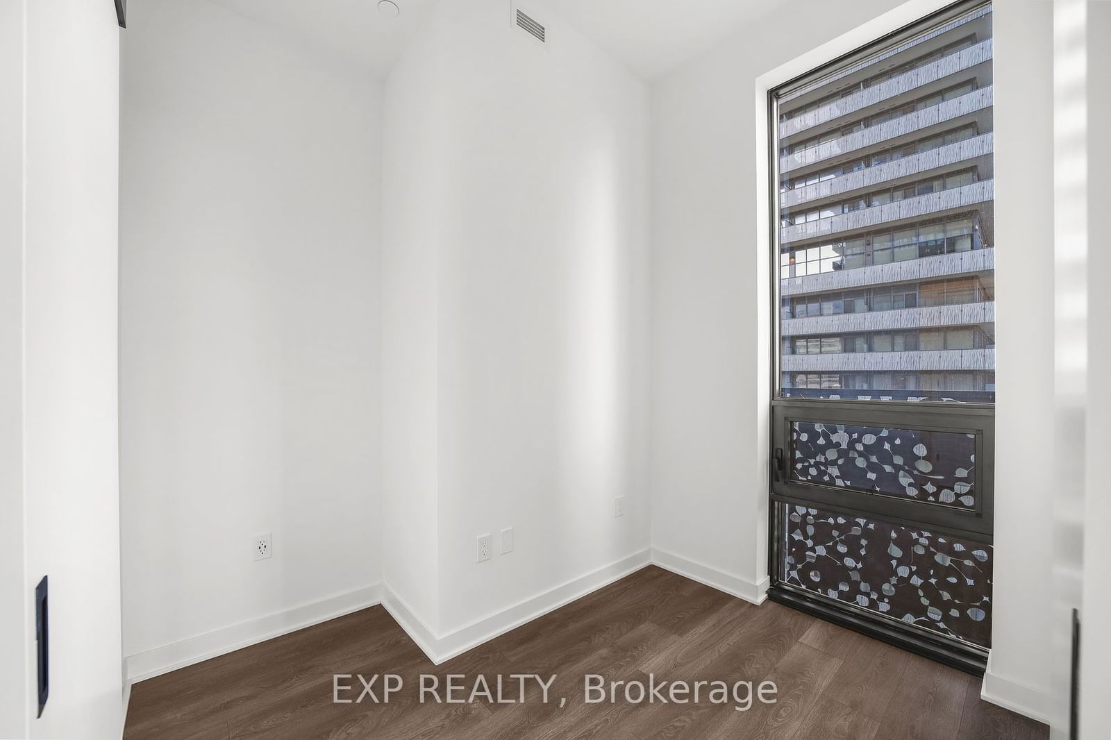 55 Charles St E, unit 1012 for rent