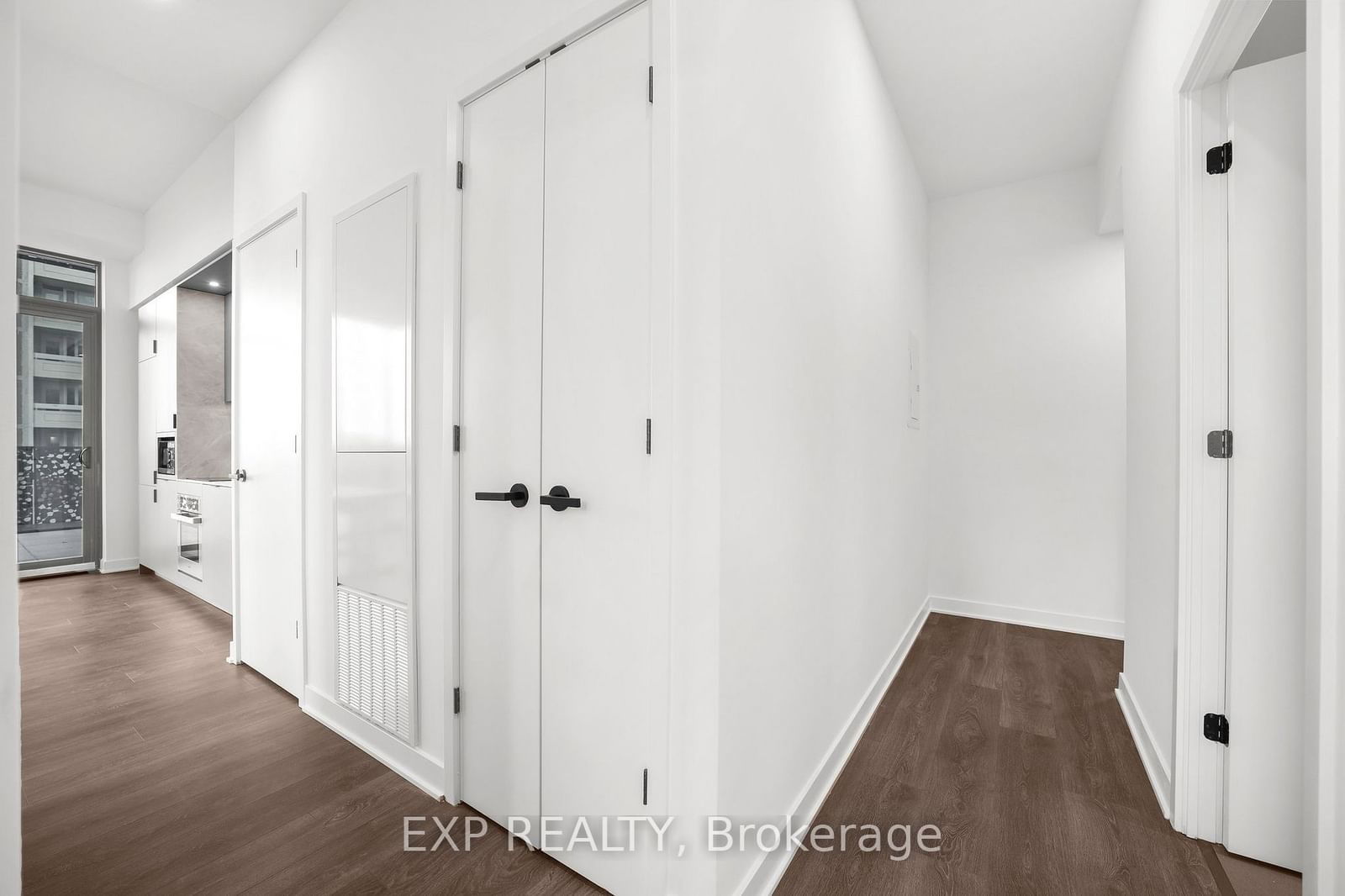 55 Charles St E, unit 1012 for rent