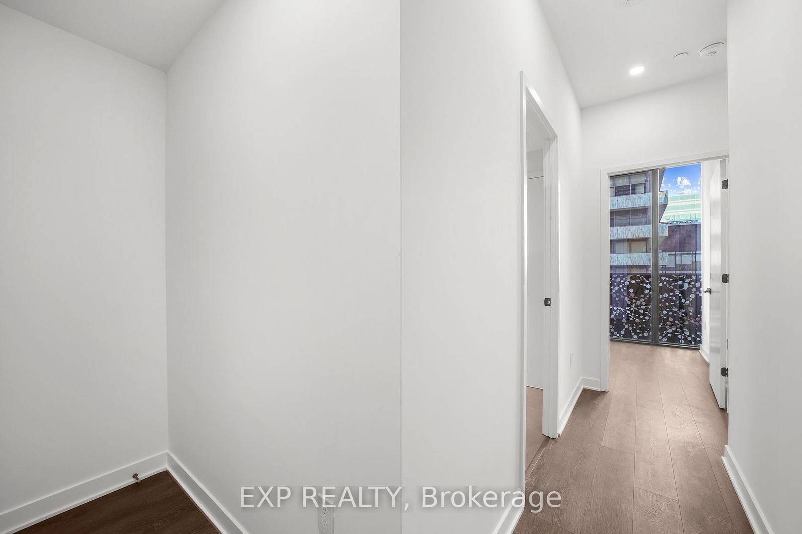 55 Charles St E, unit 1012 for rent