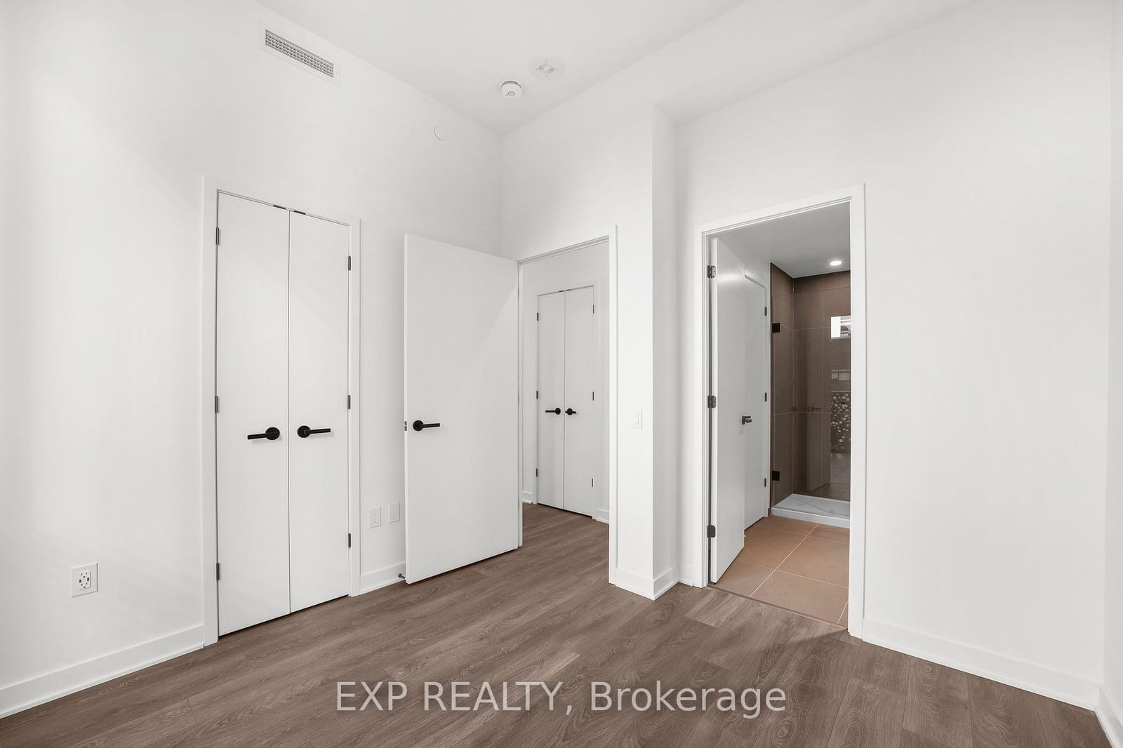 55 Charles St E, unit 1012 for rent