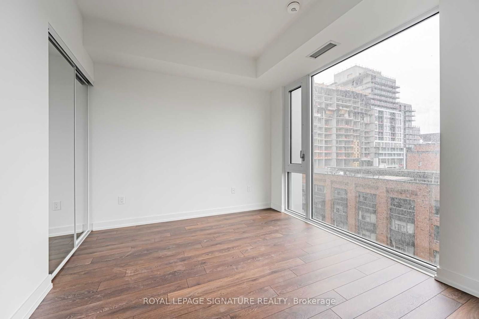 158 Front St E, unit 522 for rent