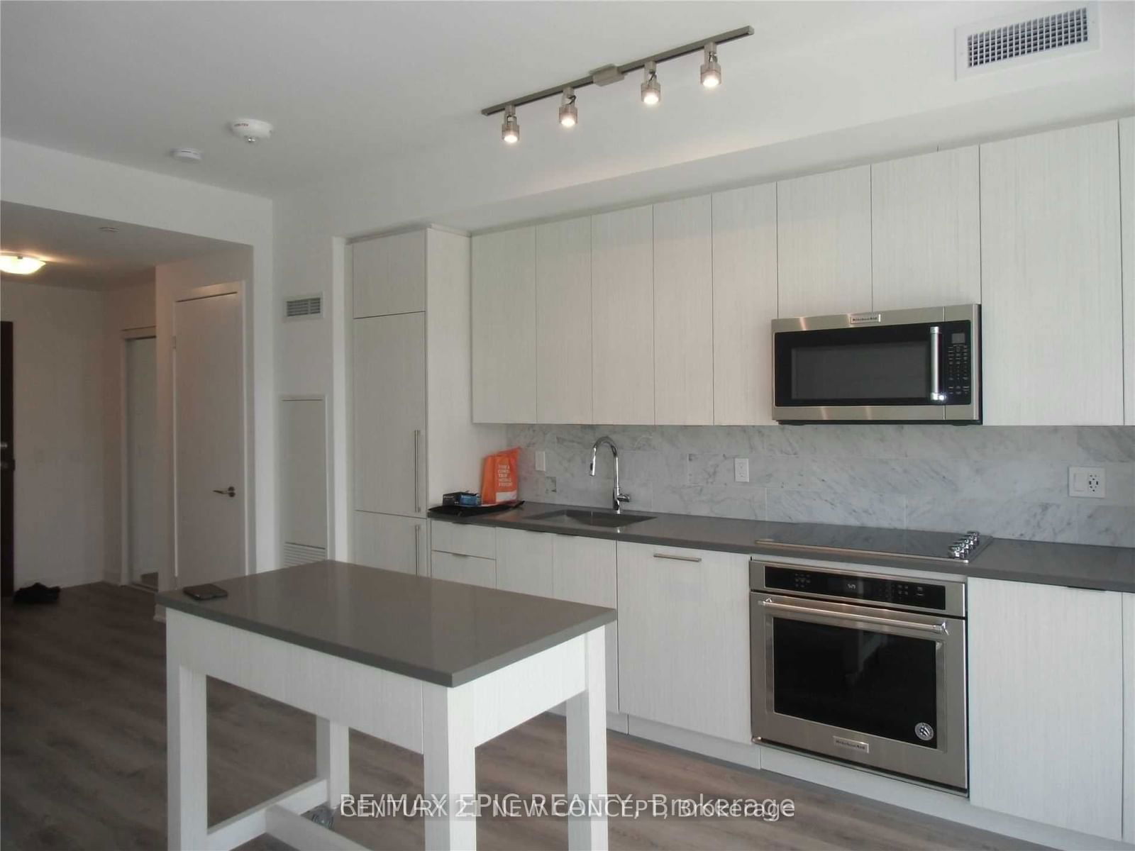 38 Iannuzzi St, unit 1702 for rent