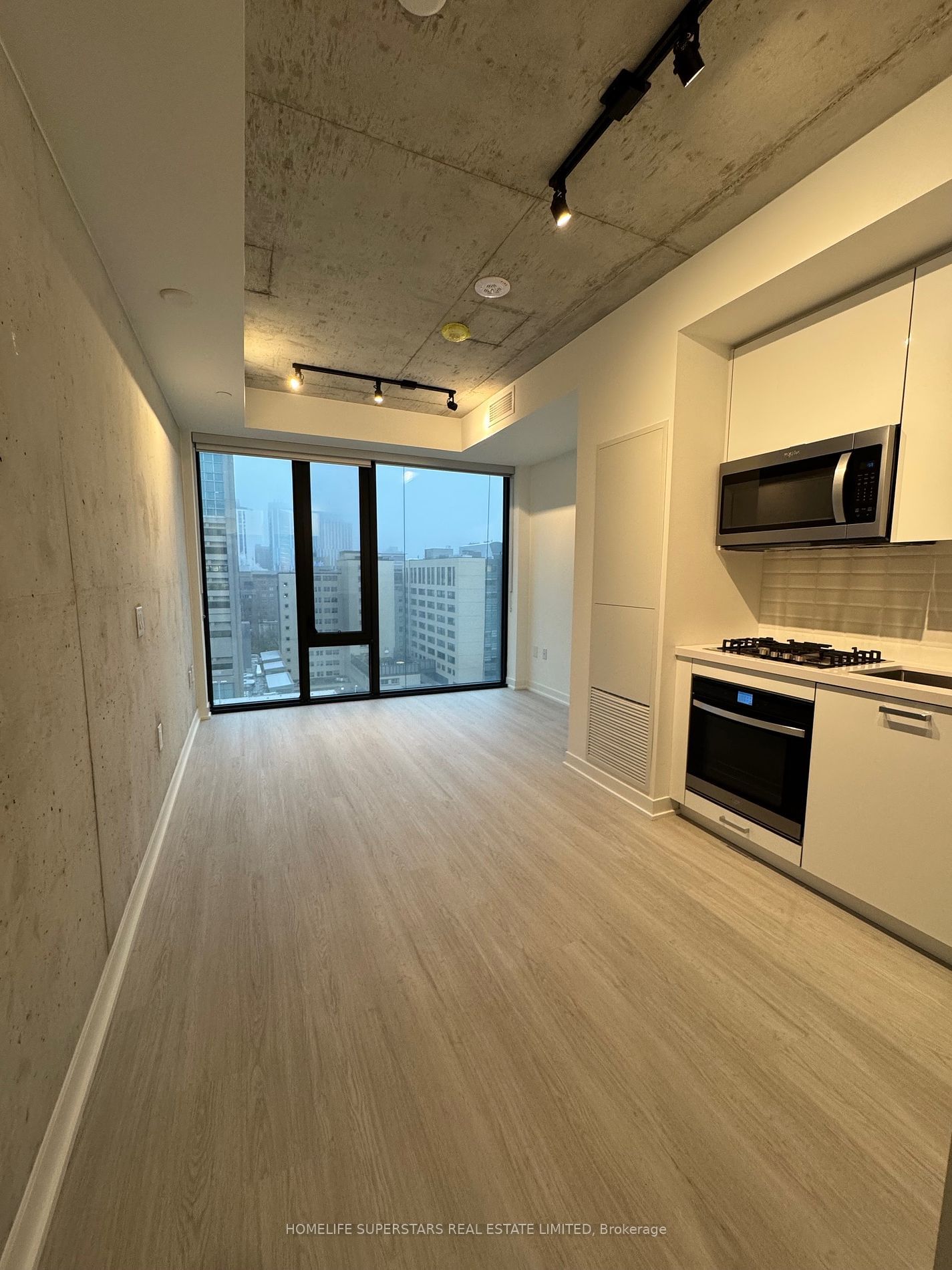 195 McCaul St, unit 1309 for rent