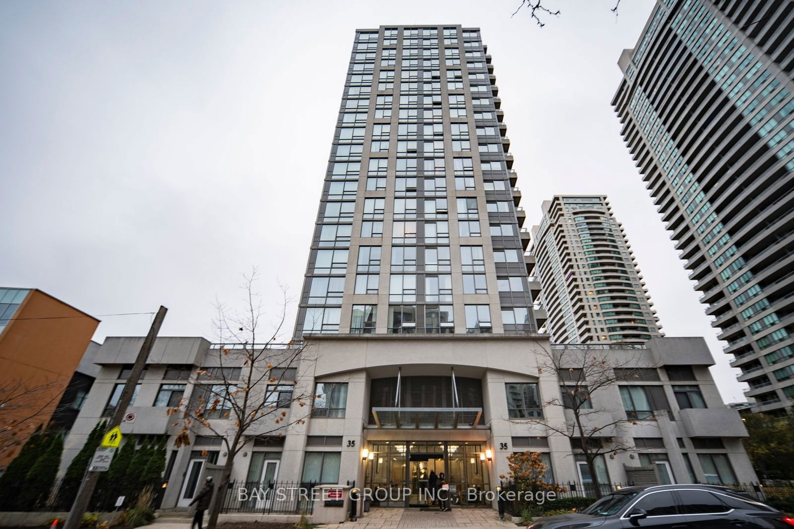 35 Hollywood Ave, unit 318 for sale