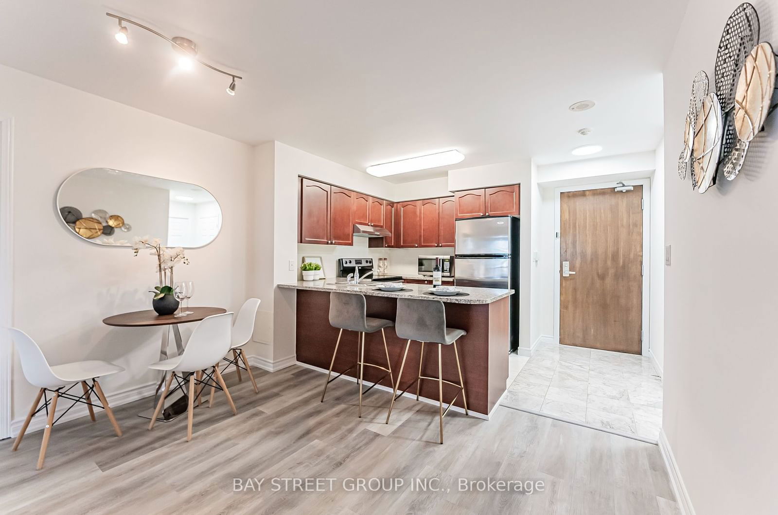 35 Hollywood Ave, unit 318 for sale