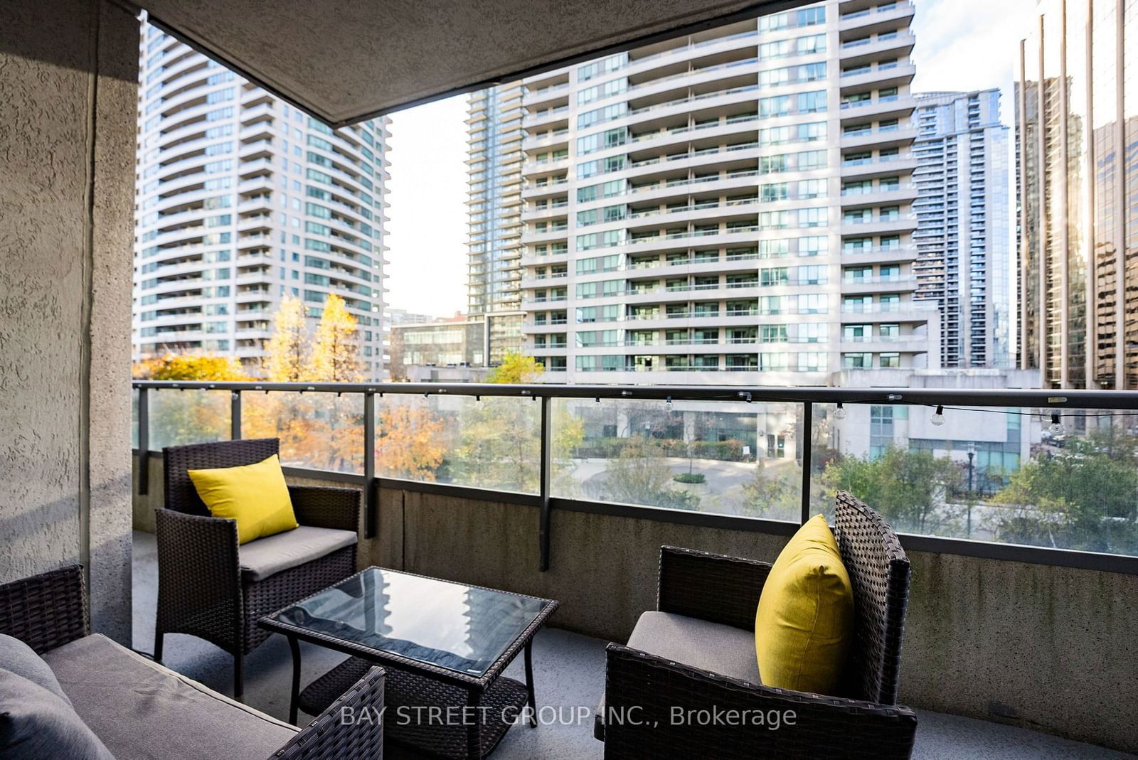 35 Hollywood Ave, unit 318 for sale