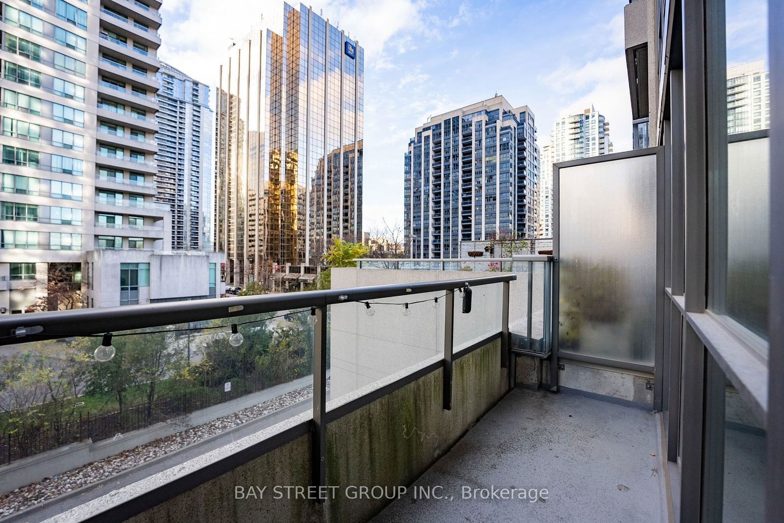 35 Hollywood Ave, unit 318 for sale