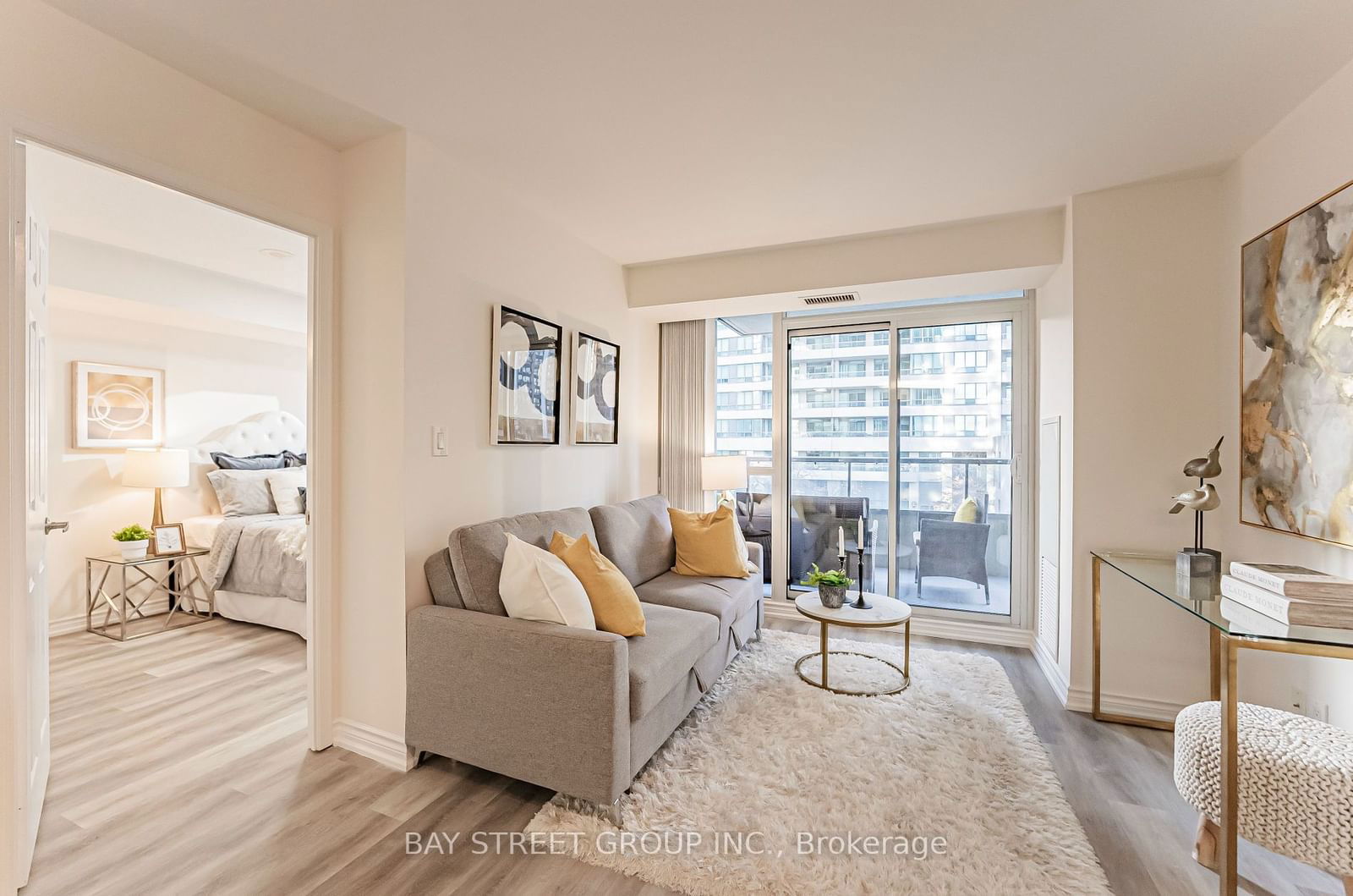 35 Hollywood Ave, unit 318 for sale