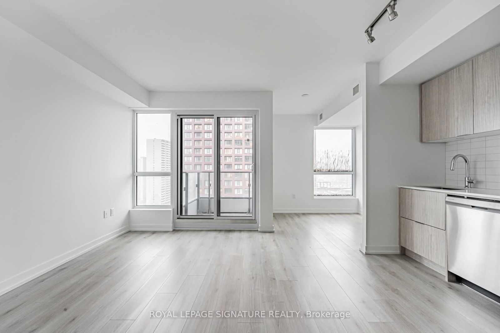 395 Bloor St E, unit 1306 for rent