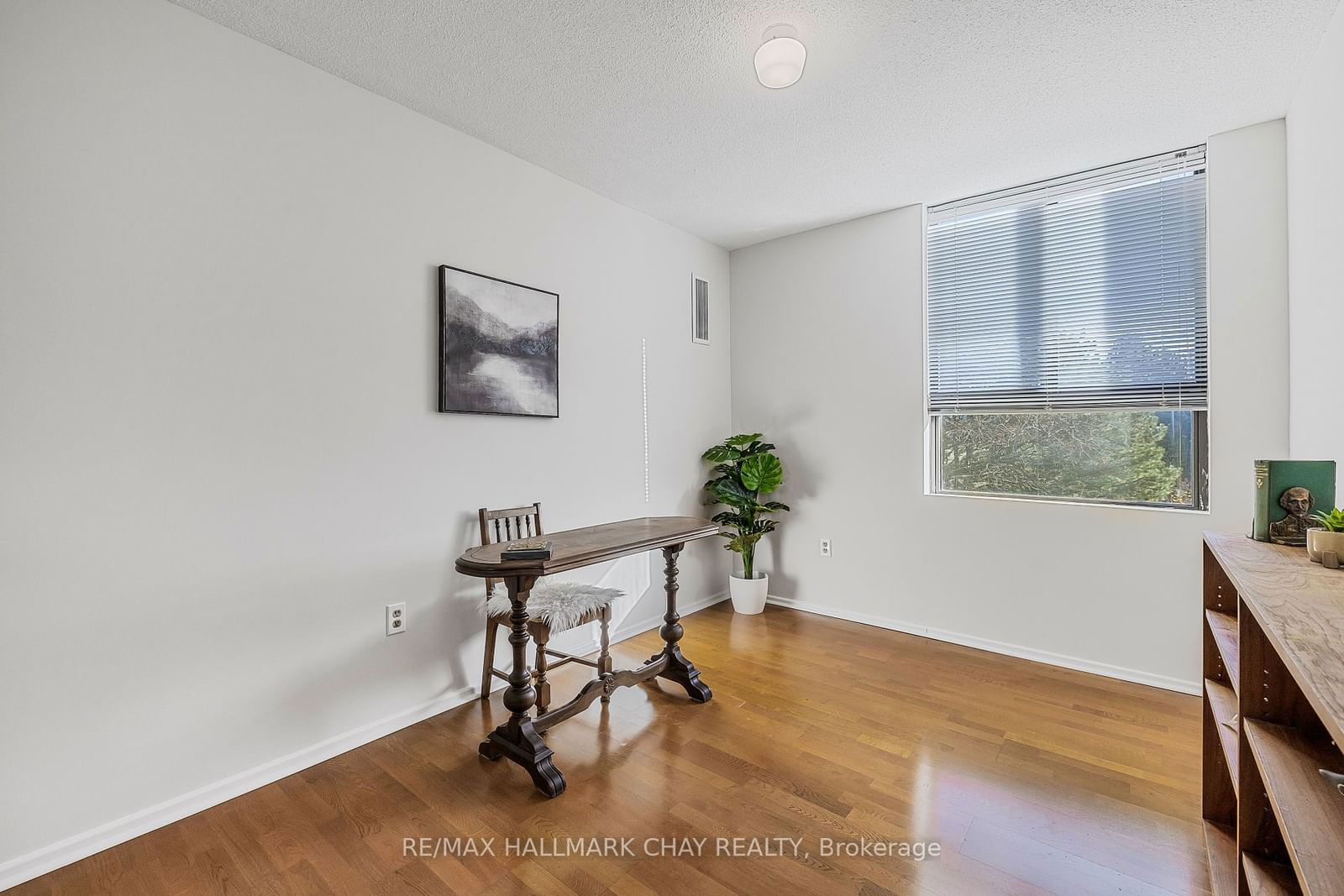 260-350 Seneca Hill Drive Condos, North York, Toronto