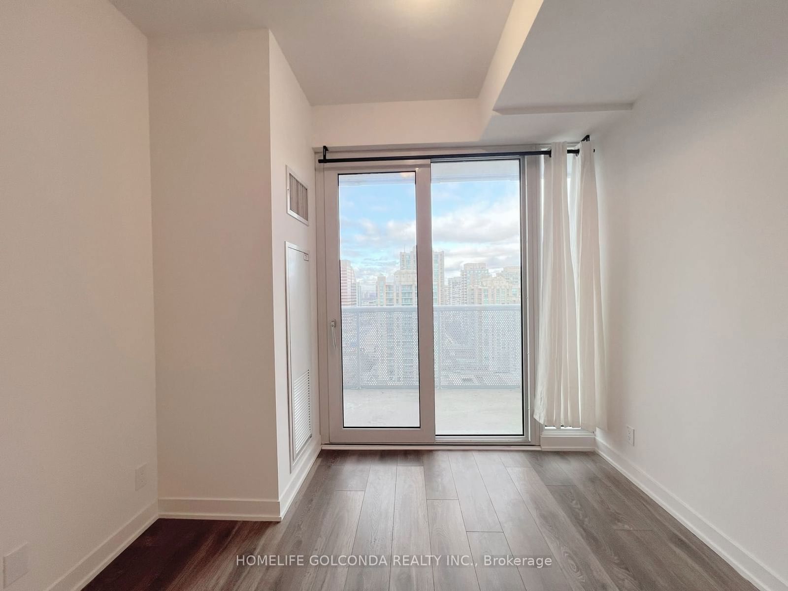 15 Holmes Ave, unit 1706 for rent