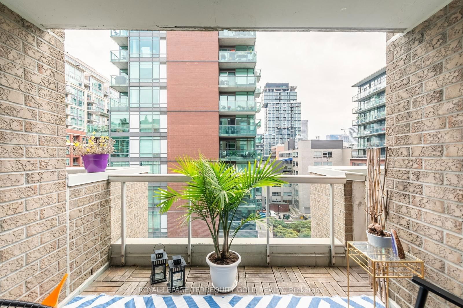 330 Adelaide St E, unit 803 for sale