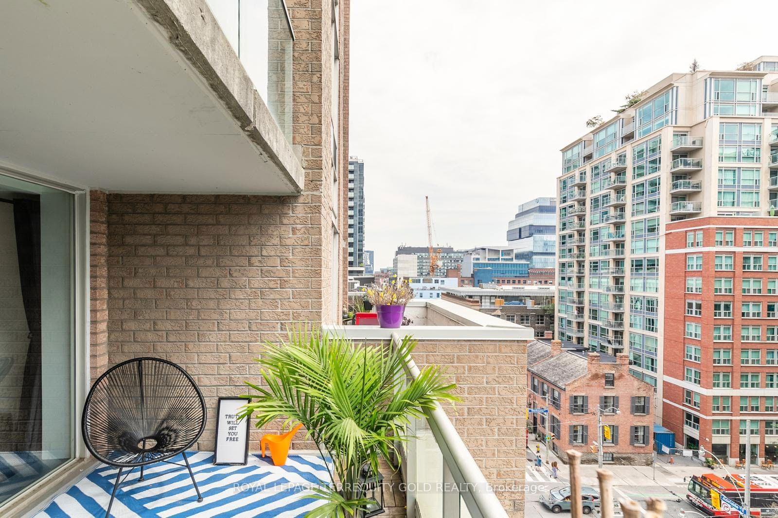 330 Adelaide St E, unit 803 for sale