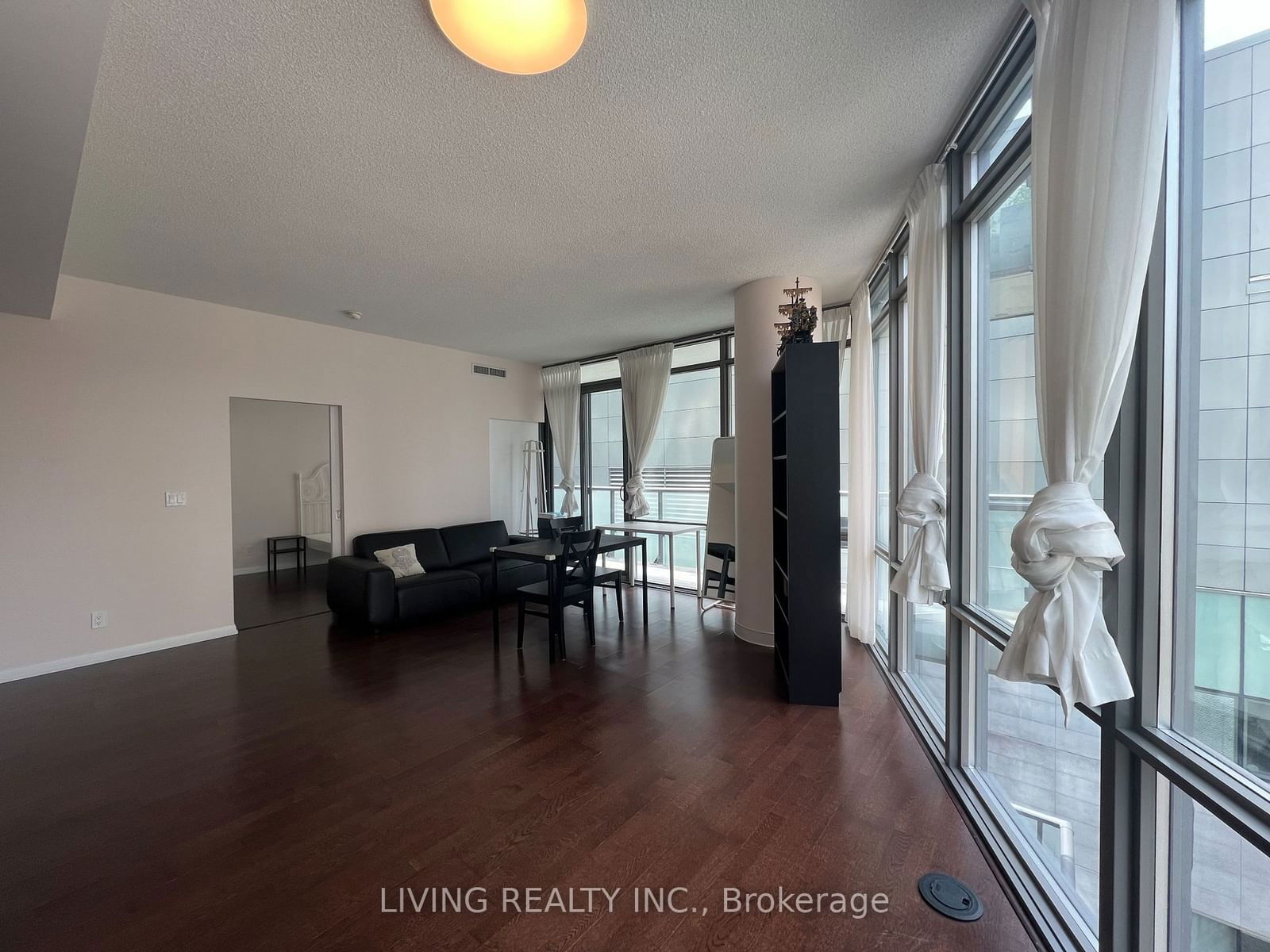 832 Bay St, unit 1303 for sale