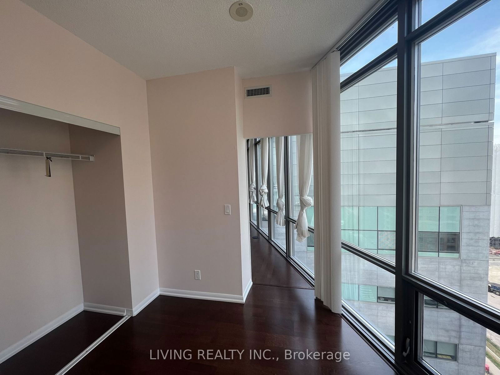 832 Bay St, unit 1303 for sale