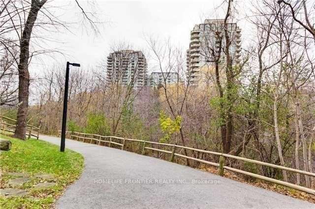 10 Bloorview Pl, unit 910 for rent