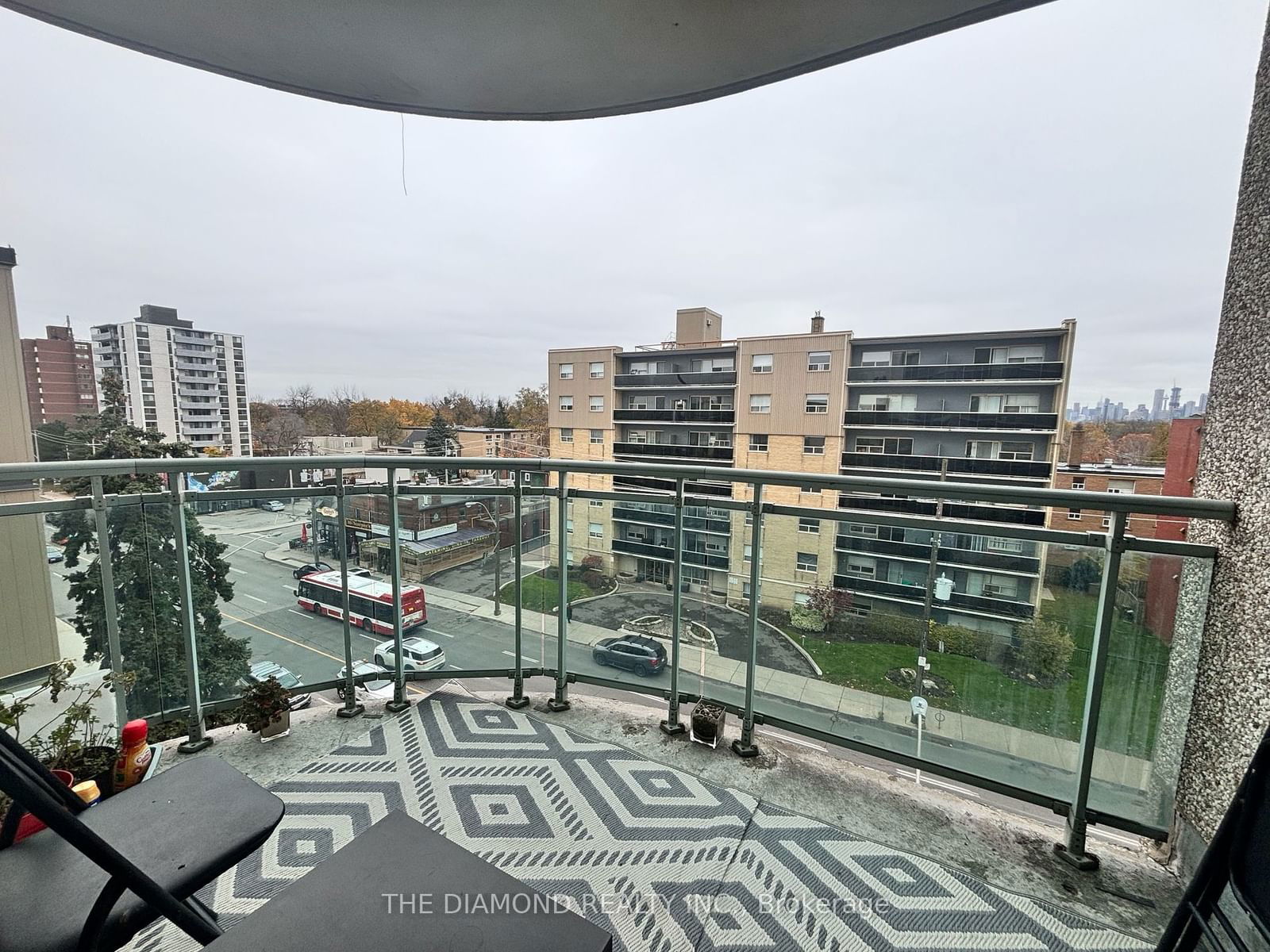 398 Eglinton Ave E, unit 707 for rent