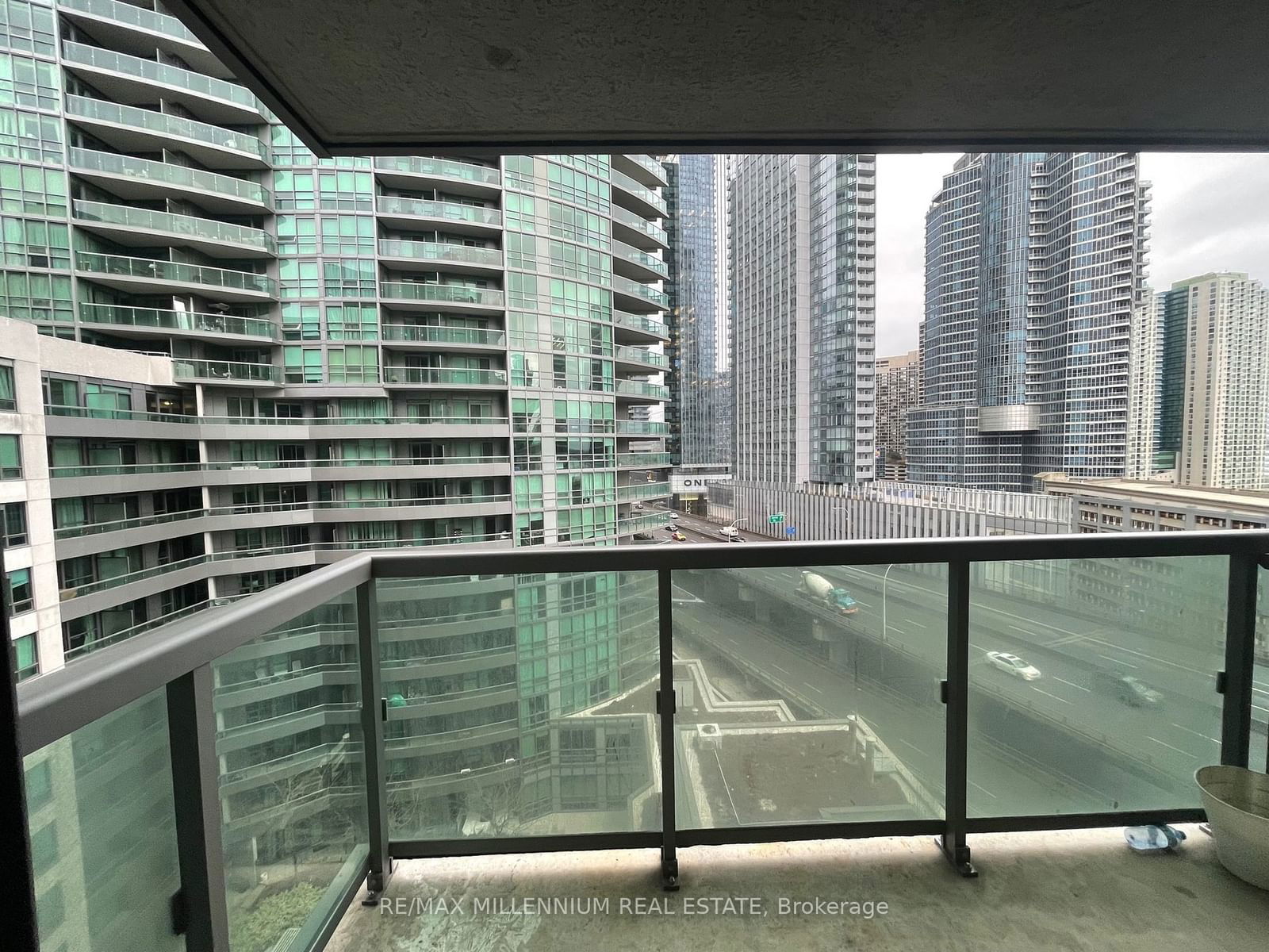 25 Lower Simcoe St, unit 1205 for rent