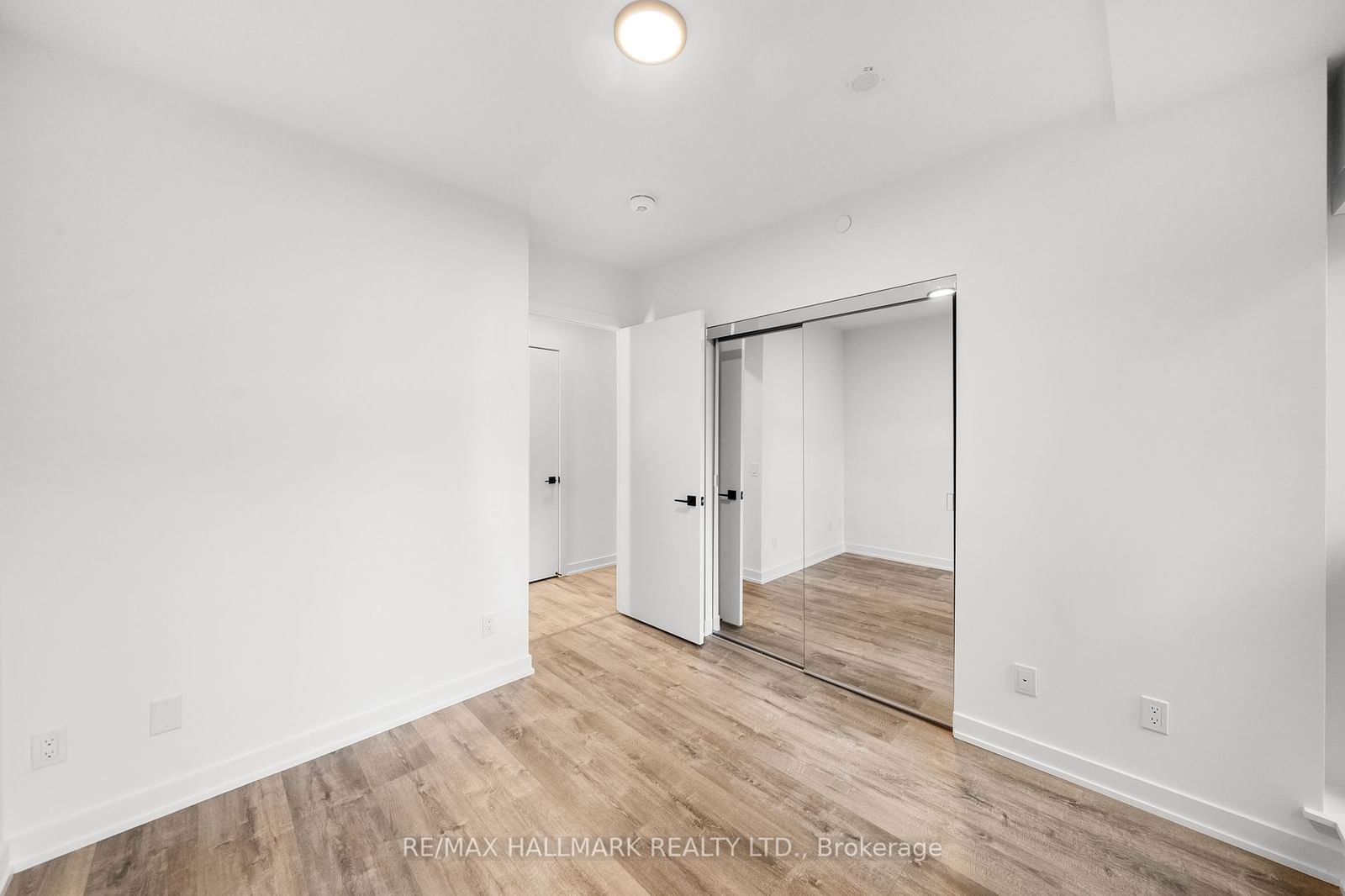 327 King St W, unit 608 for rent