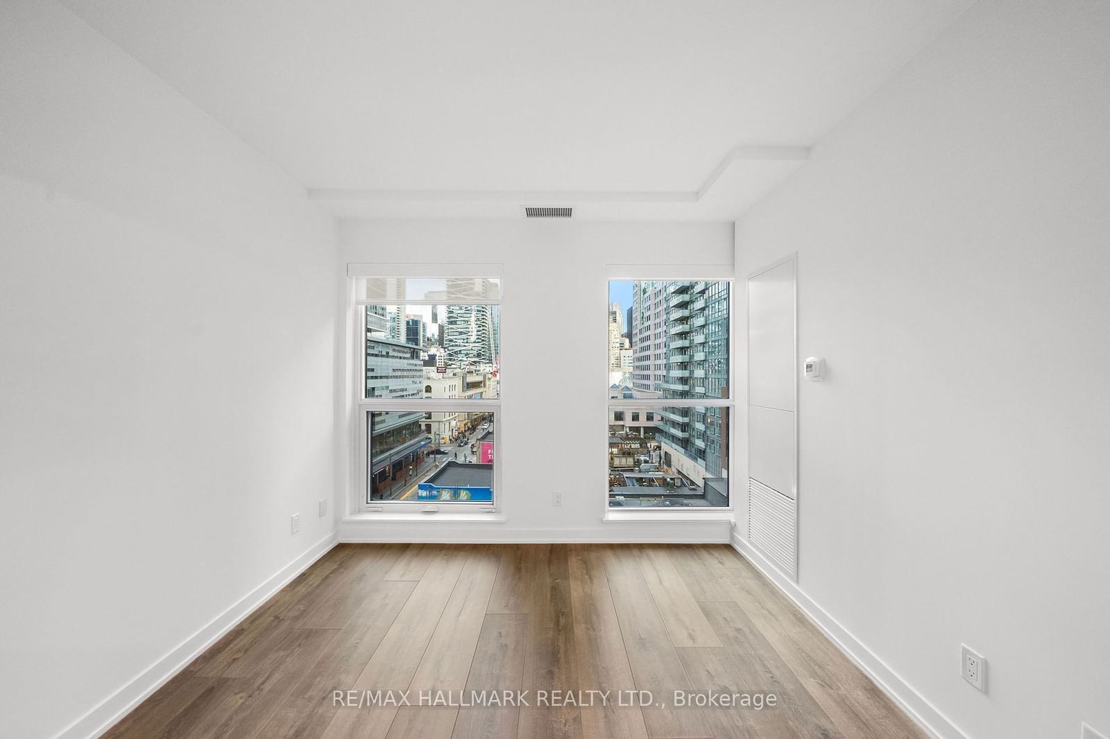 327 King St W, unit 608 for rent