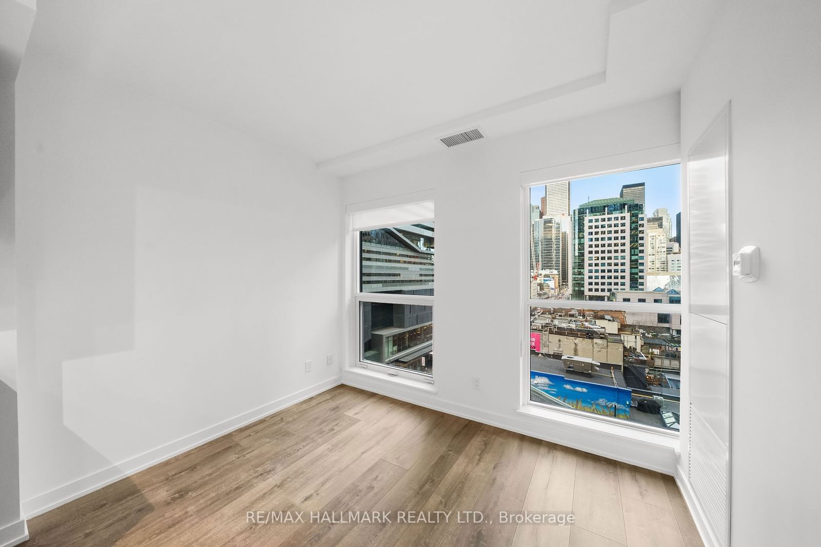 327 King St W, unit 608 for rent