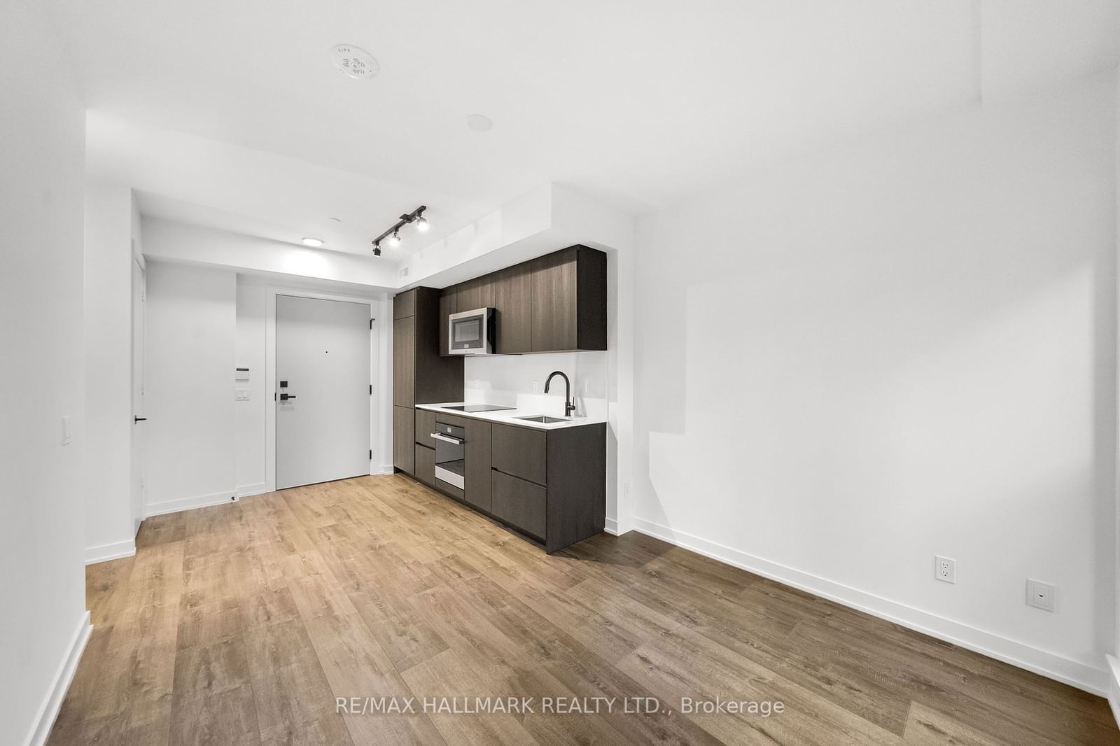 327 King St W, unit 608 for rent