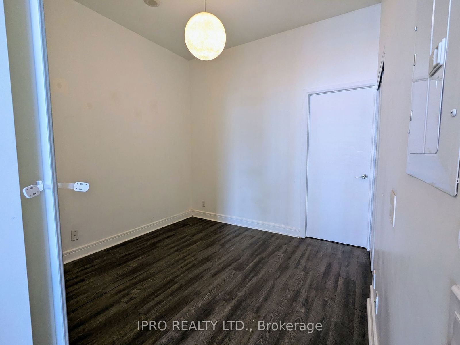 112 George St, unit 823 for rent