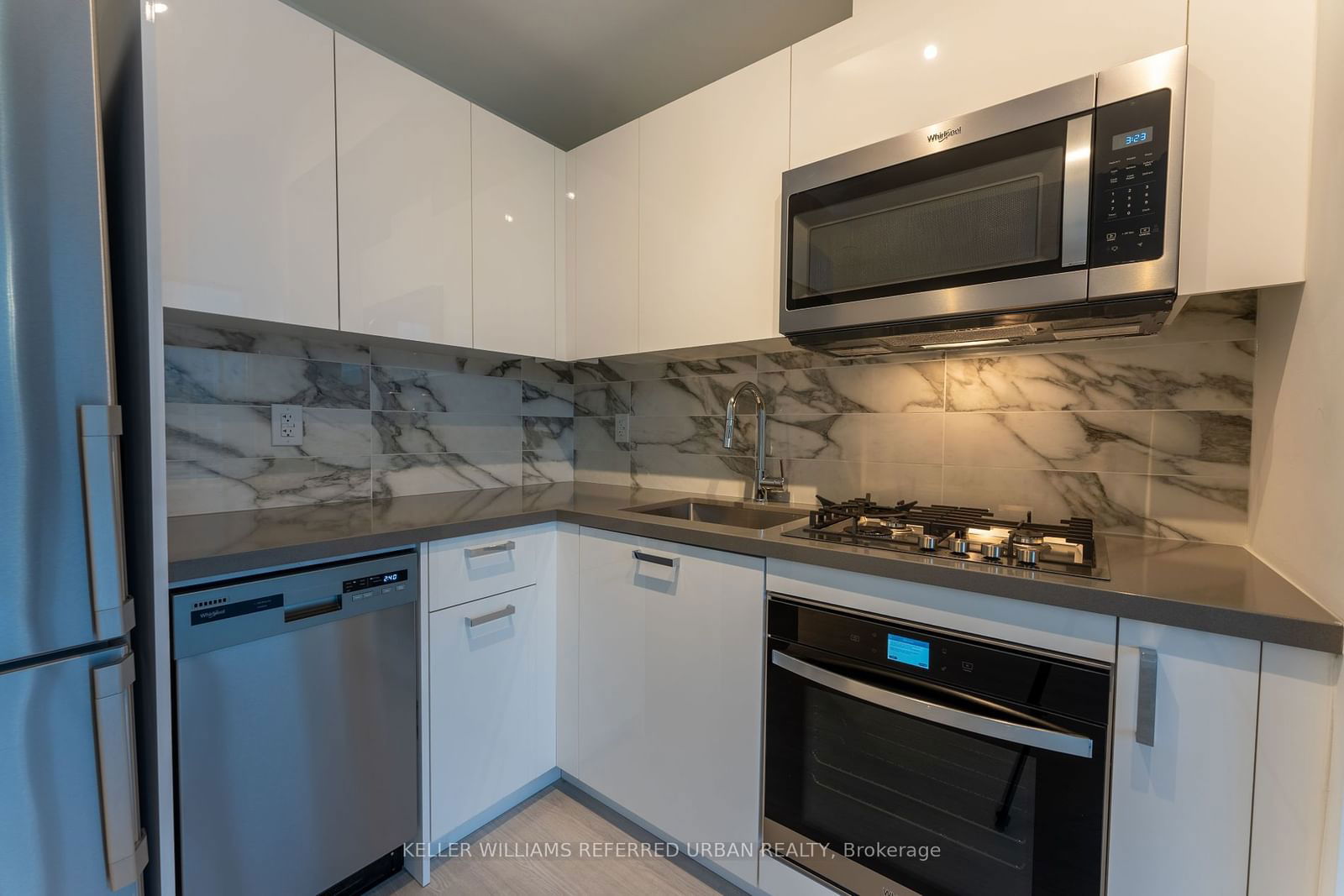 195 McCaul St, unit 1505 for rent