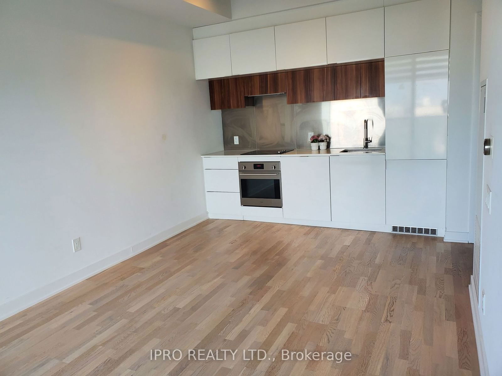 185 Roehampton Ave, unit 1608 for rent