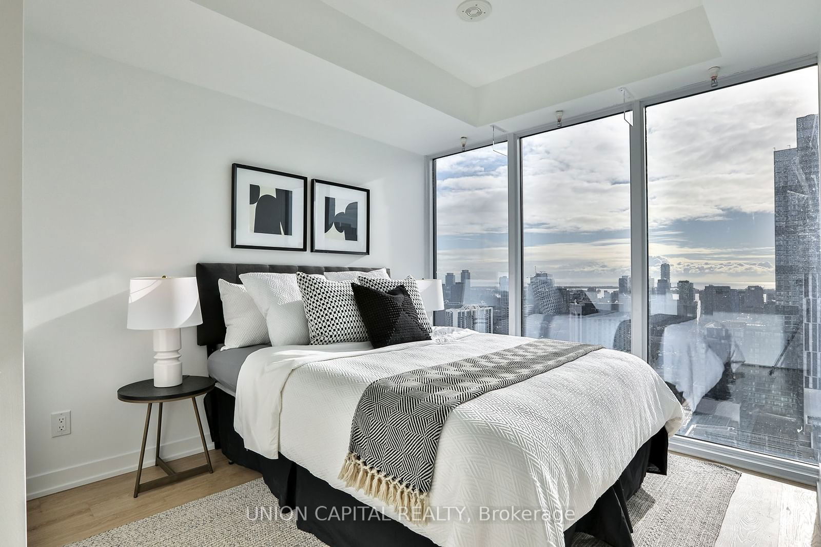 319 Jarvis St, unit 2916 for sale