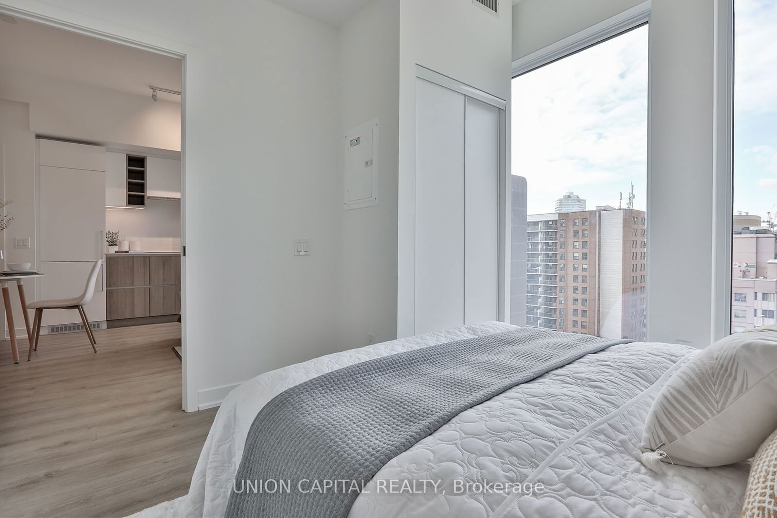 319 Jarvis St, unit 1005 for sale