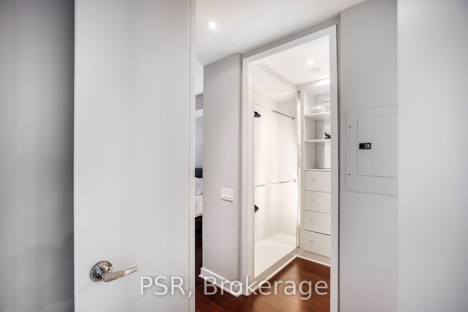 85 Bloor St E, unit 2008 for rent