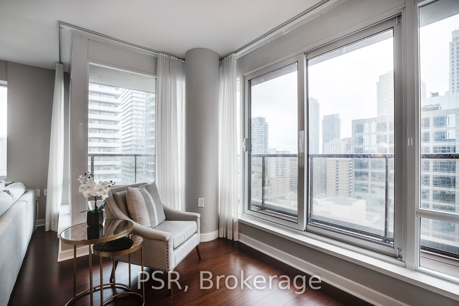 85 Bloor St E, unit 2008 for rent