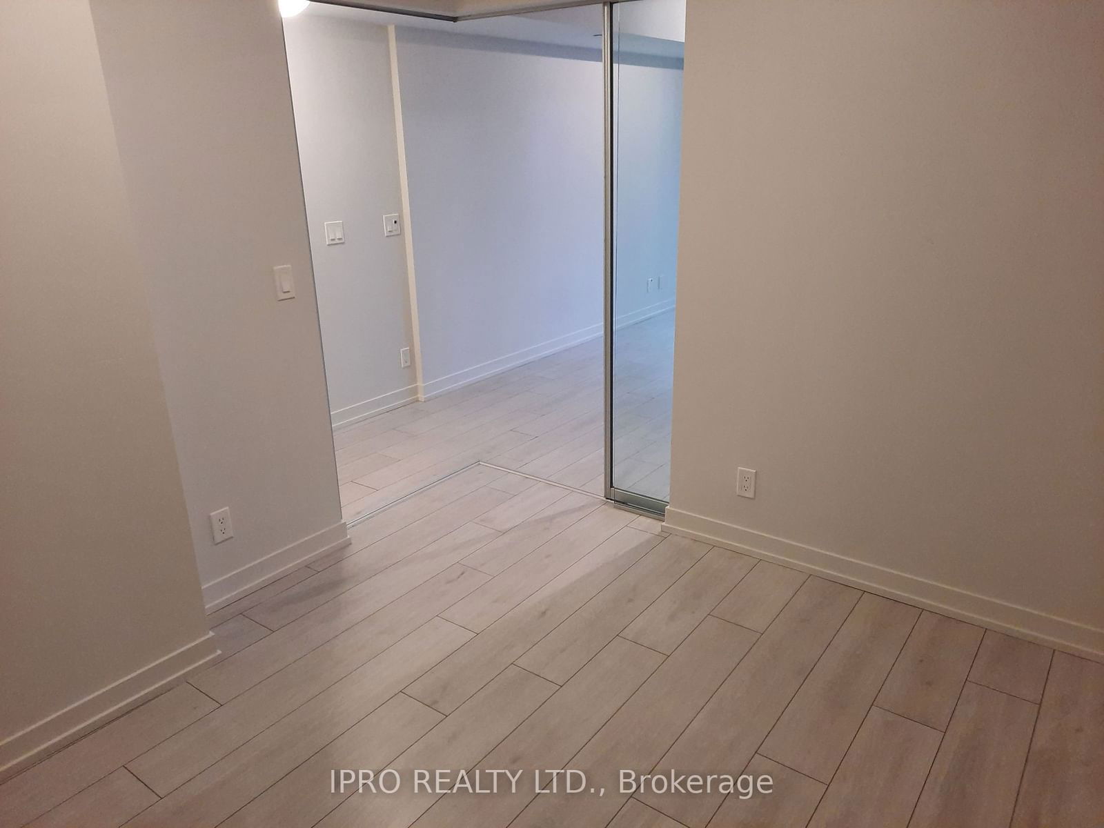 60 Shuter St, unit 609 for rent