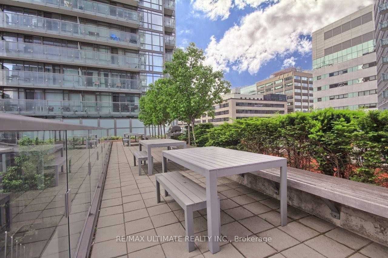 37 Grosvenor St, unit 2405 for rent