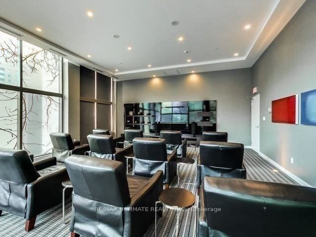 37 Grosvenor St, unit 2405 for rent