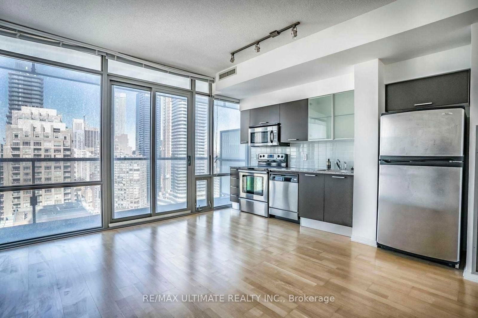 37 Grosvenor St, unit 2405 for rent