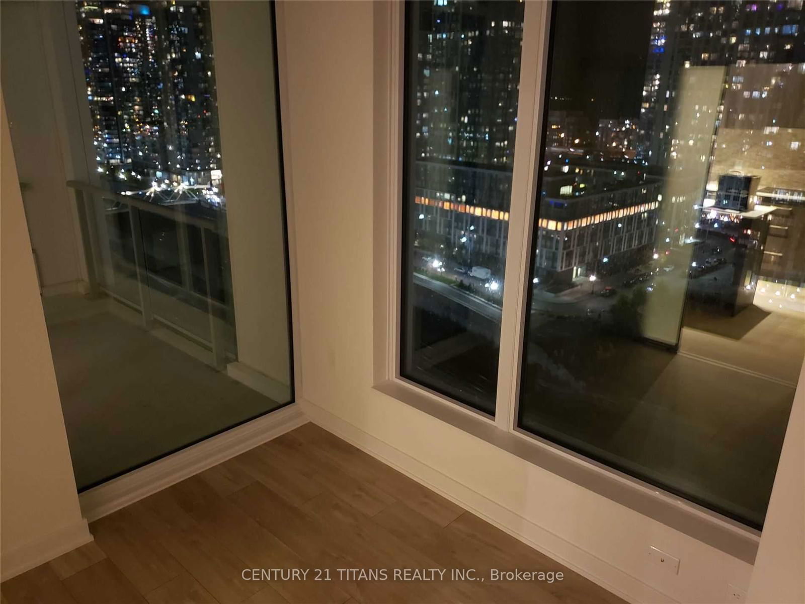 27 Bathurst St, unit 1702 for sale