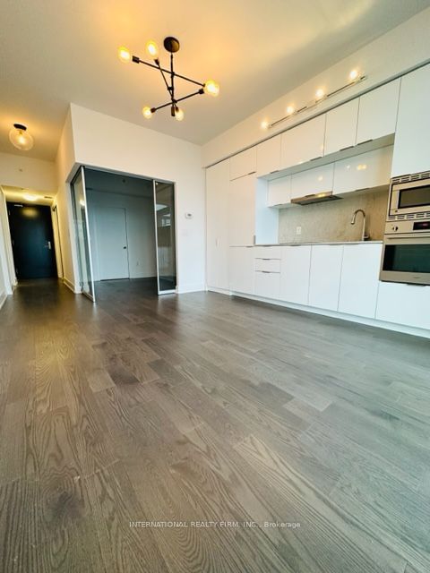 955 Bay St, unit 3011 for rent