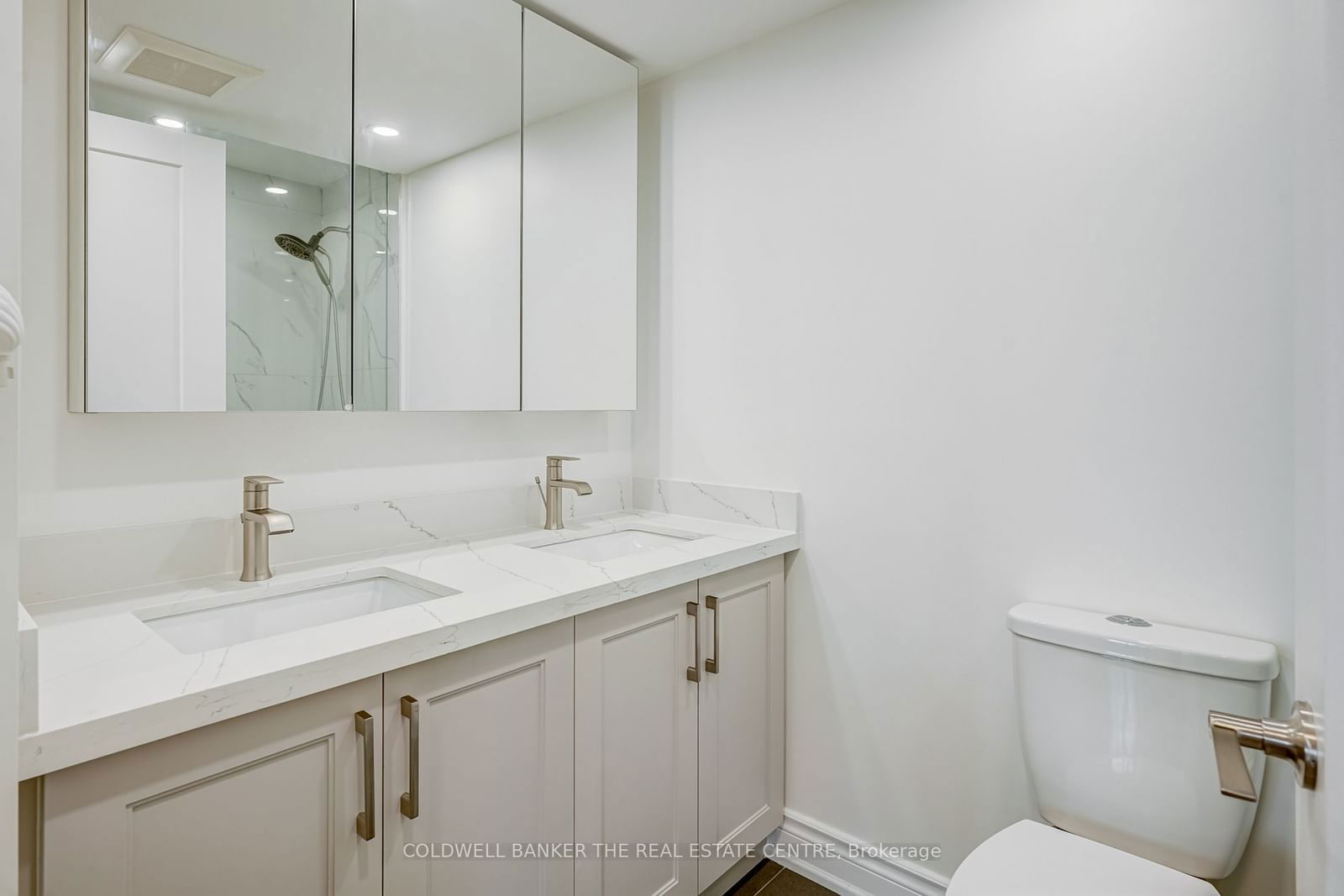 33 Elmhurst Ave, unit 904 for rent