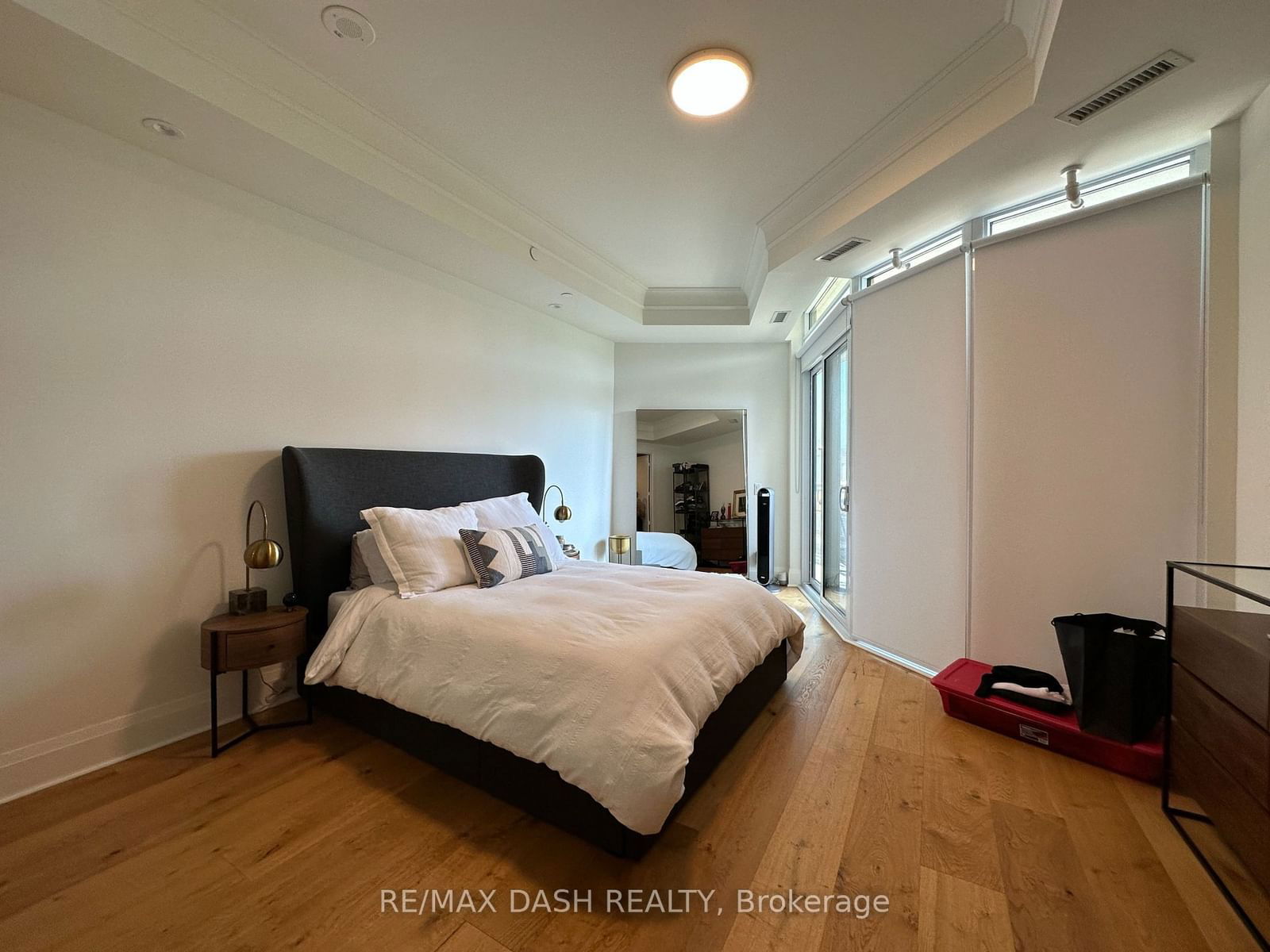 151 Avenue Rd, unit 1002 for rent