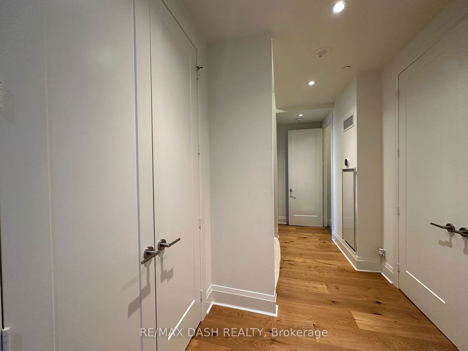 151 Avenue Rd, unit 1002 for rent