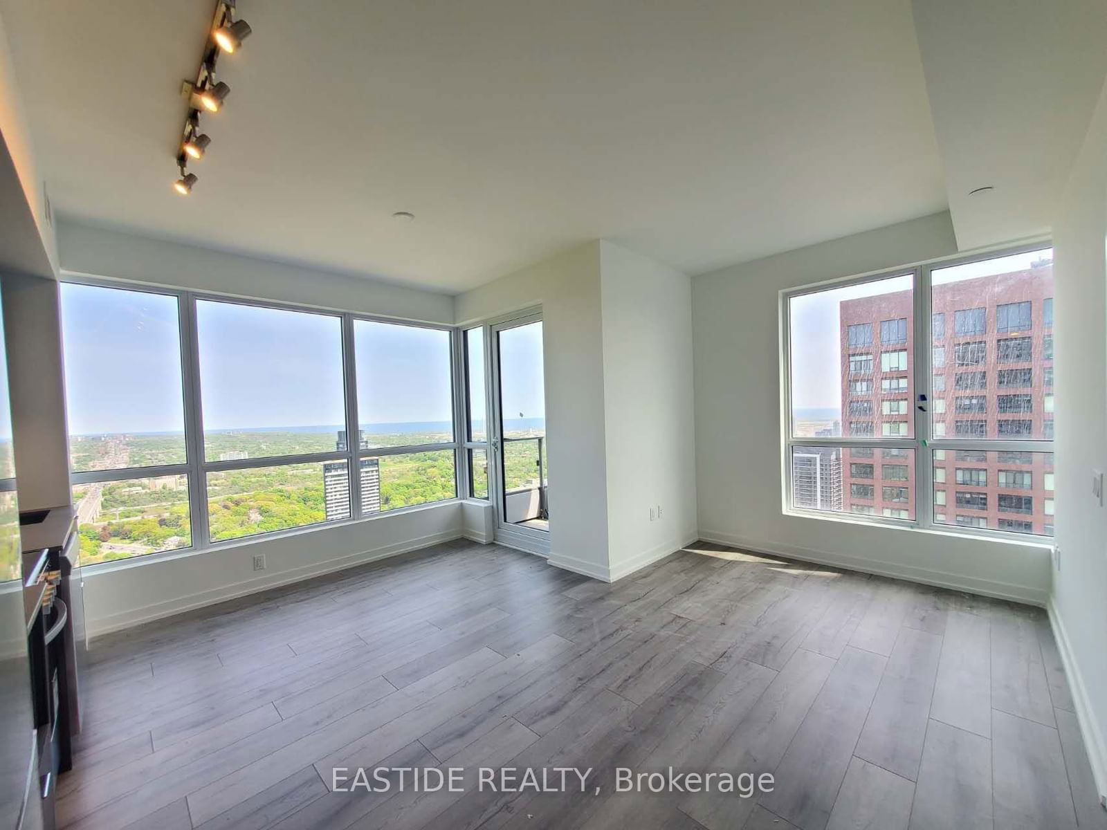 395 Bloor St E, unit 4910 for rent