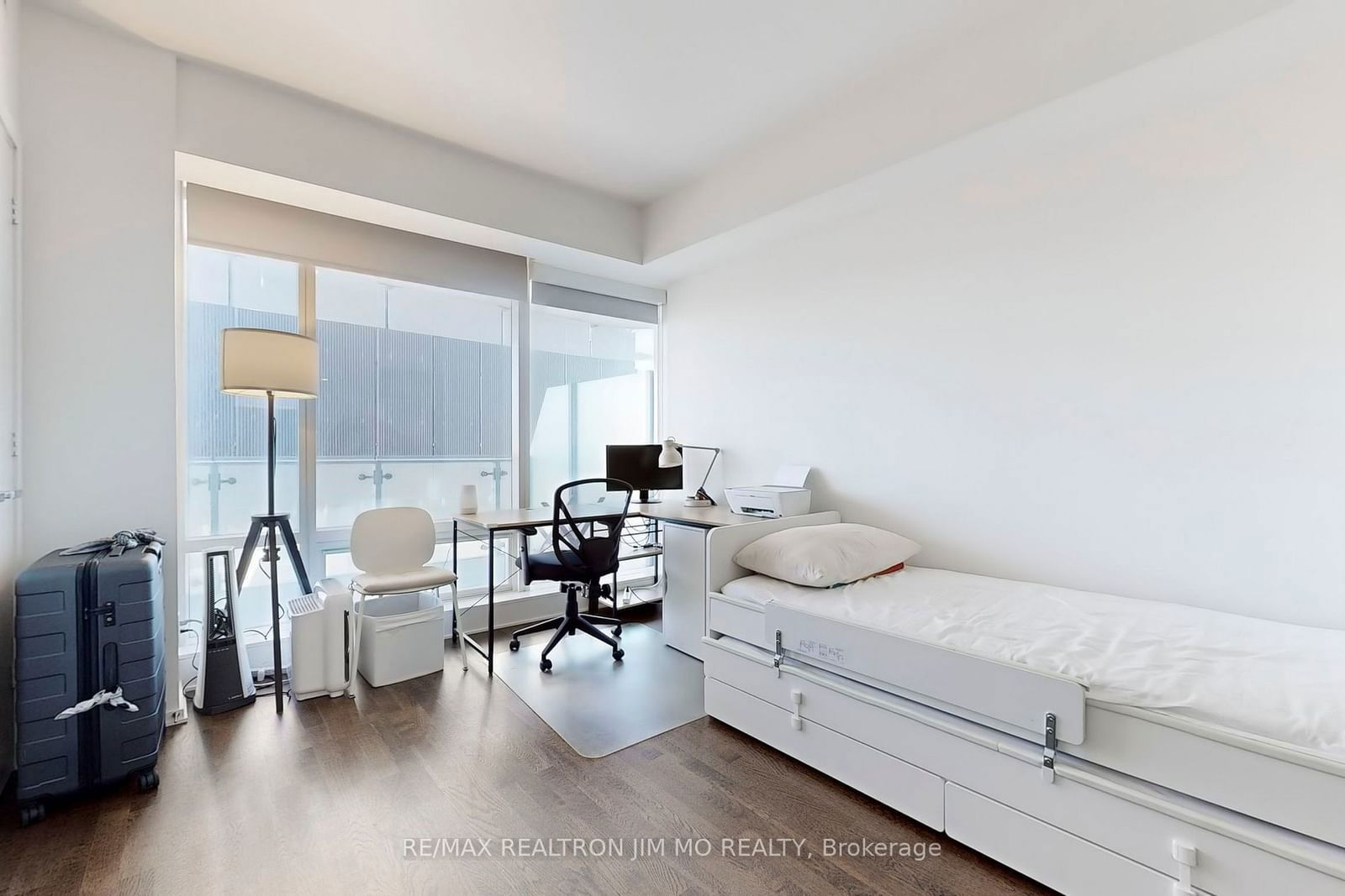 1 Bloor St E, unit 4806 for rent