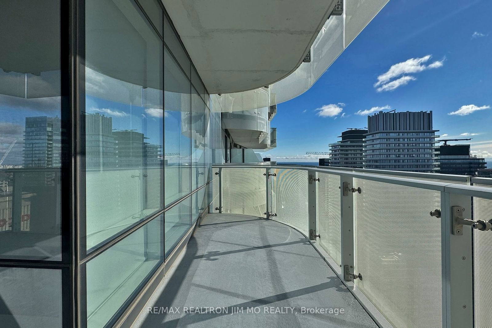 1 Bloor St E, unit 4806 for rent