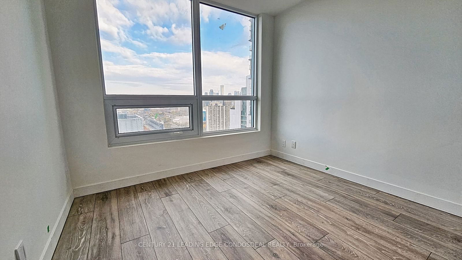 108 Peter St, unit 2801 for rent