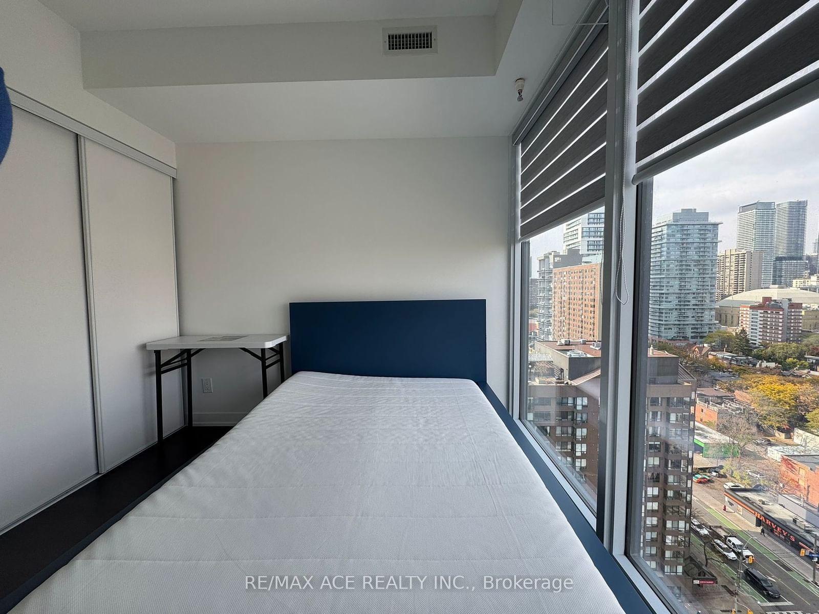 319 Jarvis St, unit 2010 for rent